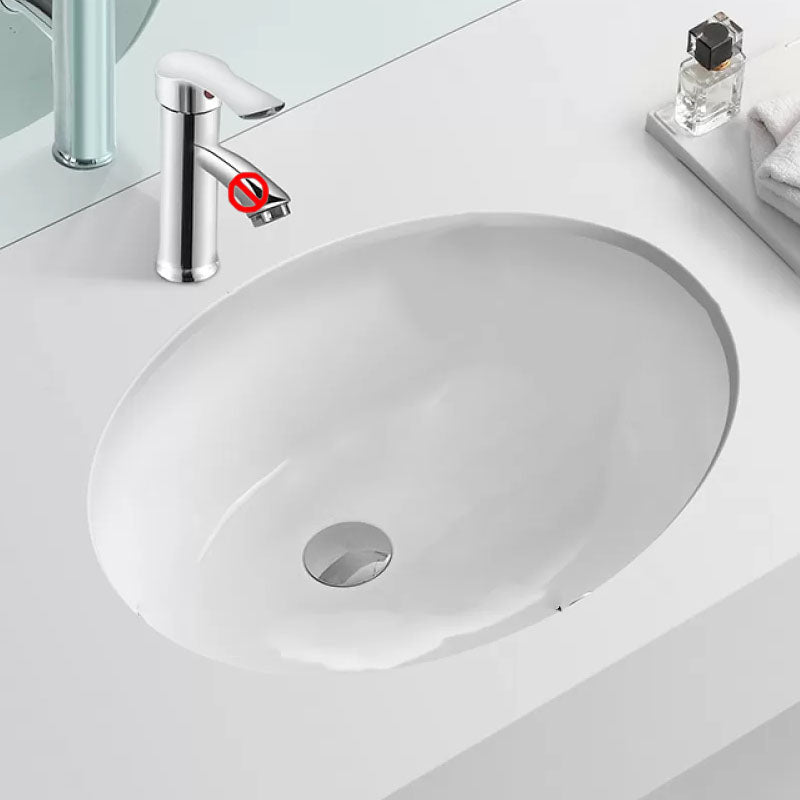 Bathroom Sink Ceramic White Round Anti-spill Sink with Faucet 18"L x 15"W x 7"H Sink Clearhalo 'Bathroom Remodel & Bathroom Fixtures' 'Bathroom Sinks & Faucet Components' 'Bathroom Sinks' 'bathroom_sink' 'Home Improvement' 'home_improvement' 'home_improvement_bathroom_sink' 7227357