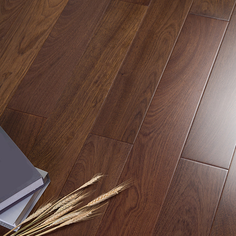 Brown Pear Wood Laminate Plank Flooring Scratch Resistant Click Lock Laminate Floor Clearhalo 'Flooring 'Home Improvement' 'home_improvement' 'home_improvement_laminate_flooring' 'Laminate Flooring' 'laminate_flooring' Walls and Ceiling' 7227722