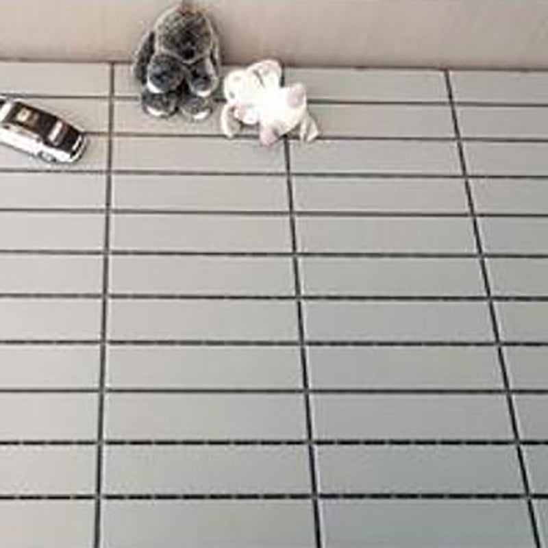 Outdoor Laminate Floor Square Wooden Composite Scratch Resistant Laminate Floor Light Gray Clearhalo 'Flooring 'Home Improvement' 'home_improvement' 'home_improvement_laminate_flooring' 'Laminate Flooring' 'laminate_flooring' Walls and Ceiling' 7240130