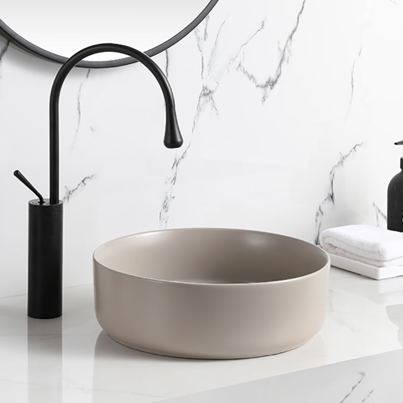 Modern Style Vessel Sink Pure Color Round Ceramic Vessel Sink Clearhalo 'Bathroom Remodel & Bathroom Fixtures' 'Bathroom Sinks & Faucet Components' 'Bathroom Sinks' 'bathroom_sink' 'Home Improvement' 'home_improvement' 'home_improvement_bathroom_sink' 7242057