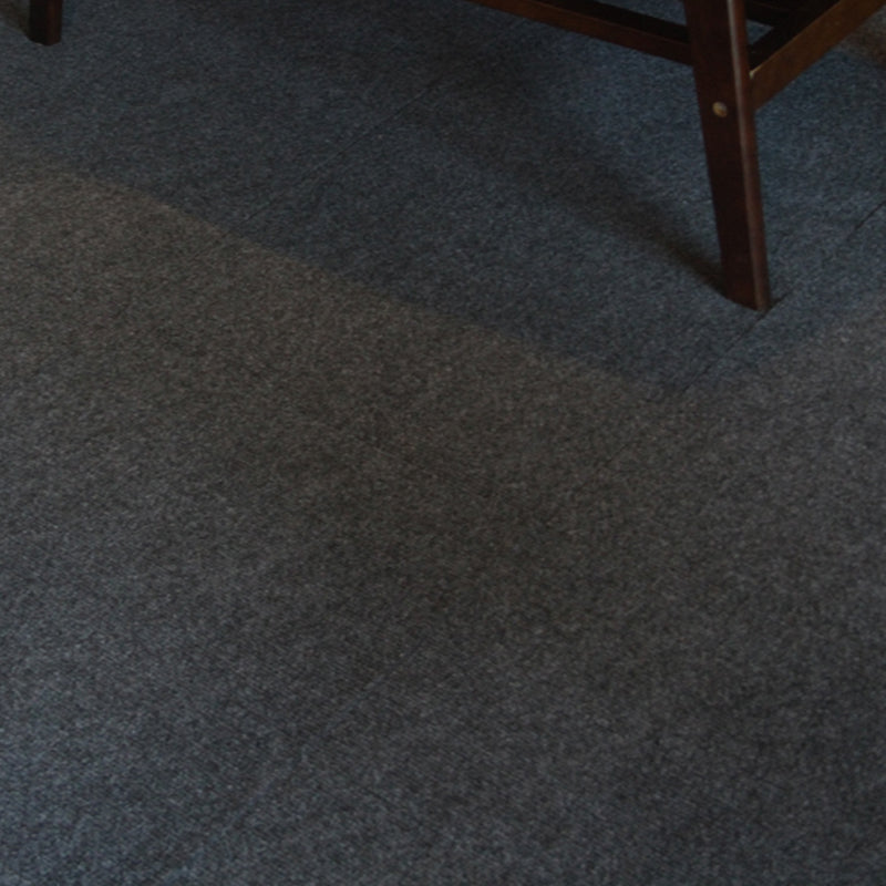 Indoor Carpet Tiles Solid Color Level Loop Stain Resistant Carpet Tiles Brown Clearhalo 'Carpet Tiles & Carpet Squares' 'carpet_tiles_carpet_squares' 'Flooring 'Home Improvement' 'home_improvement' 'home_improvement_carpet_tiles_carpet_squares' Walls and Ceiling' 7253820