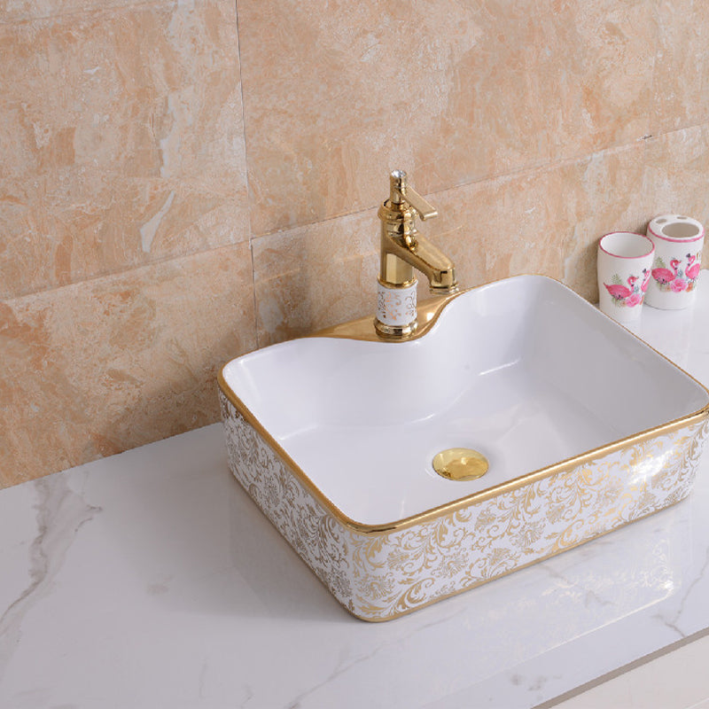 Traditional Vessel Bathroom Sink Oval Porcelain with Overflow Vessel Clearhalo 'Bathroom Remodel & Bathroom Fixtures' 'Bathroom Sinks & Faucet Components' 'Bathroom Sinks' 'bathroom_sink' 'Home Improvement' 'home_improvement' 'home_improvement_bathroom_sink' 7260154