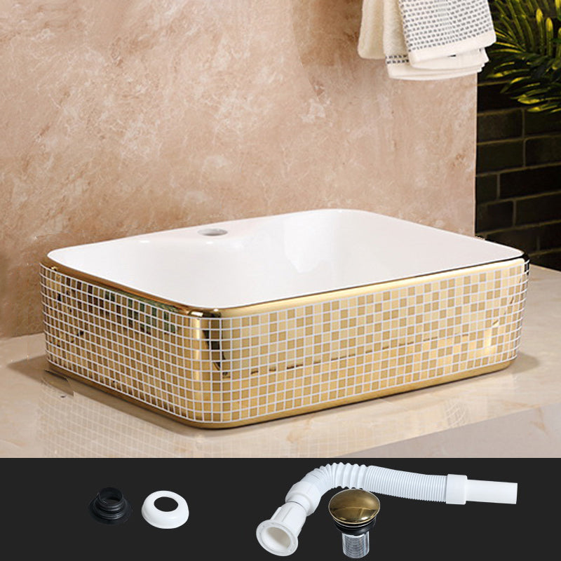 Traditional Bathroom Sink Porcelain Round Vessel Lavatory Sink with Pop-Up Drain 19"L x 15"W x 5"H None 1 Hole Faucets Clearhalo 'Bathroom Remodel & Bathroom Fixtures' 'Bathroom Sinks & Faucet Components' 'Bathroom Sinks' 'bathroom_sink' 'Home Improvement' 'home_improvement' 'home_improvement_bathroom_sink' 7260252