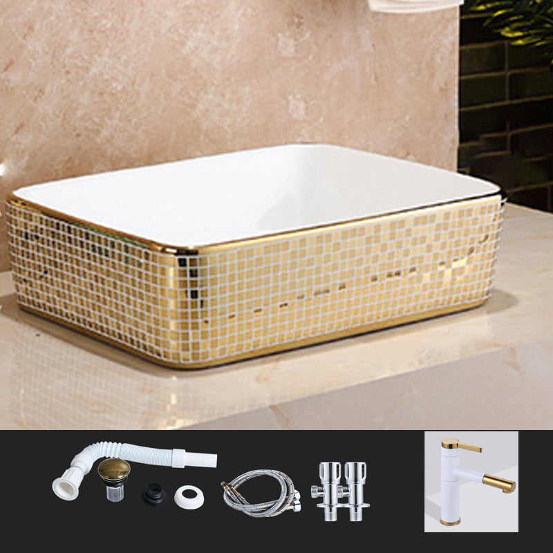 Traditional Bathroom Sink Porcelain Round Vessel Lavatory Sink with Pop-Up Drain 19"L x 15"W x 5"H Swivel Spout Faucet Hole Not Included Clearhalo 'Bathroom Remodel & Bathroom Fixtures' 'Bathroom Sinks & Faucet Components' 'Bathroom Sinks' 'bathroom_sink' 'Home Improvement' 'home_improvement' 'home_improvement_bathroom_sink' 7260257