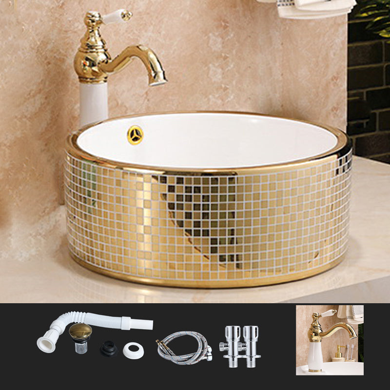 Traditional Bathroom Sink Porcelain Round Vessel Lavatory Sink with Pop-Up Drain 17"L x 17"W x 6"H Gooseneck Faucet Faucet Hole Not Included Clearhalo 'Bathroom Remodel & Bathroom Fixtures' 'Bathroom Sinks & Faucet Components' 'Bathroom Sinks' 'bathroom_sink' 'Home Improvement' 'home_improvement' 'home_improvement_bathroom_sink' 7260266