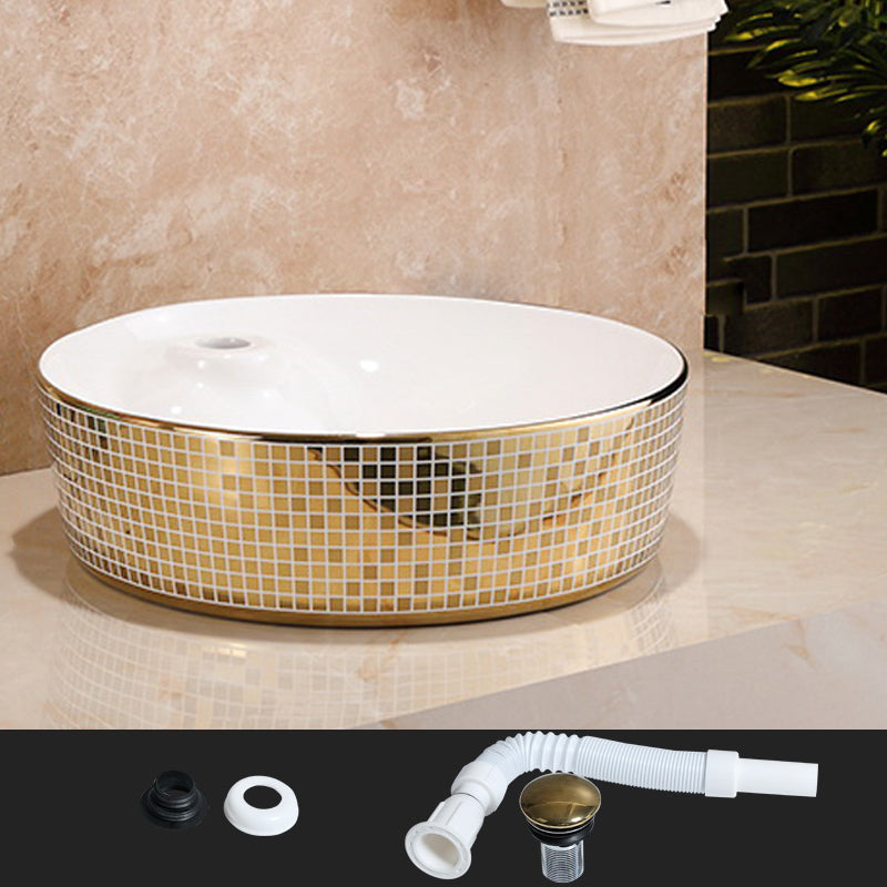 Traditional Bathroom Sink Porcelain Round Vessel Lavatory Sink with Pop-Up Drain 17"L x 17"W x 5"H None 1 Hole Faucets Clearhalo 'Bathroom Remodel & Bathroom Fixtures' 'Bathroom Sinks & Faucet Components' 'Bathroom Sinks' 'bathroom_sink' 'Home Improvement' 'home_improvement' 'home_improvement_bathroom_sink' 7260268