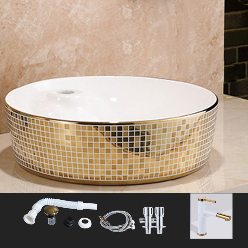 Traditional Bathroom Sink Porcelain Round Vessel Lavatory Sink with Pop-Up Drain 17"L x 17"W x 5"H Swivel Spout 1 Hole Faucets Clearhalo 'Bathroom Remodel & Bathroom Fixtures' 'Bathroom Sinks & Faucet Components' 'Bathroom Sinks' 'bathroom_sink' 'Home Improvement' 'home_improvement' 'home_improvement_bathroom_sink' 7260269