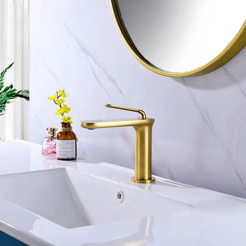 Square Single Hole Sink Faucet Low Arc Bathroom Brass Sink Faucet Gold Short Clearhalo 'Bathroom Remodel & Bathroom Fixtures' 'Bathroom Sink Faucets' 'Bathroom Sinks & Faucet Components' 'bathroom_sink_faucets' 'Home Improvement' 'home_improvement' 'home_improvement_bathroom_sink_faucets' 7286834
