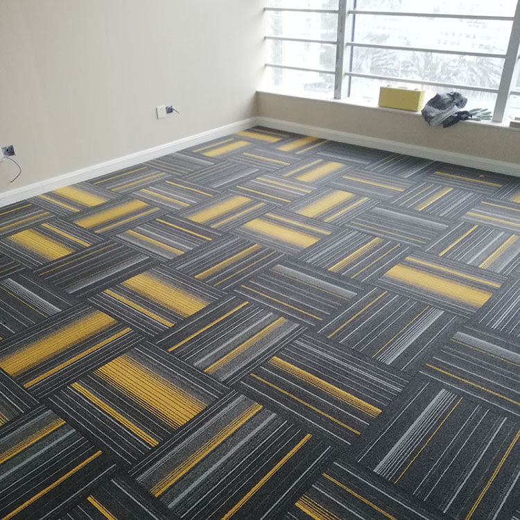 Modern Carpet Tile Non-Skid Fade Resistant Geometry Loose Lay Carpet Tiles Dining Room Clearhalo 'Carpet Tiles & Carpet Squares' 'carpet_tiles_carpet_squares' 'Flooring 'Home Improvement' 'home_improvement' 'home_improvement_carpet_tiles_carpet_squares' Walls and Ceiling' 7289357