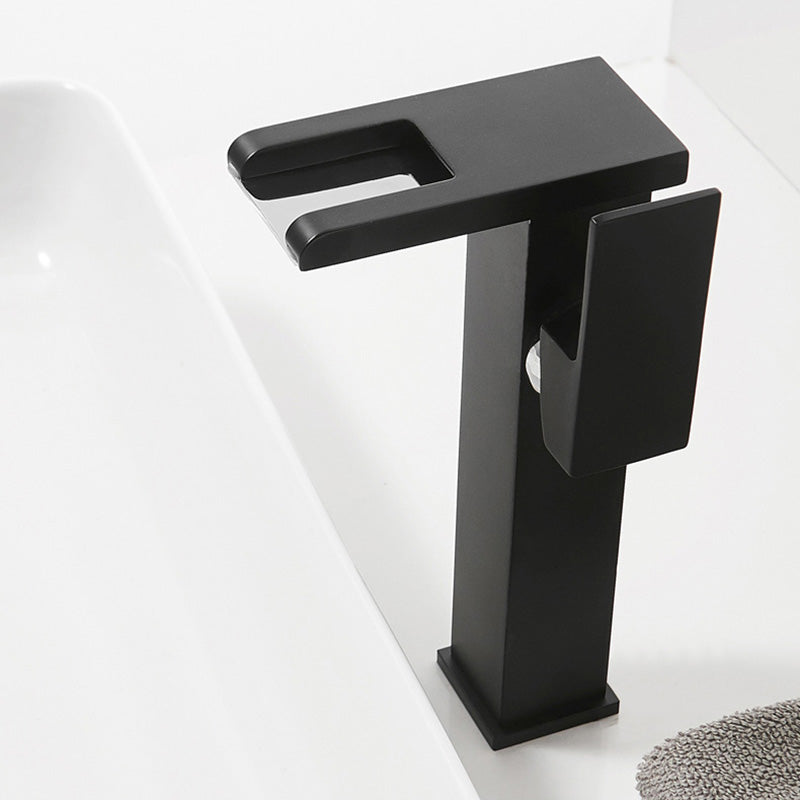 Modern Basin Lavatory Faucet Single-handle Vanity Sink Faucet Clearhalo 'Bathroom Remodel & Bathroom Fixtures' 'Bathroom Sink Faucets' 'Bathroom Sinks & Faucet Components' 'bathroom_sink_faucets' 'Home Improvement' 'home_improvement' 'home_improvement_bathroom_sink_faucets' 7308451