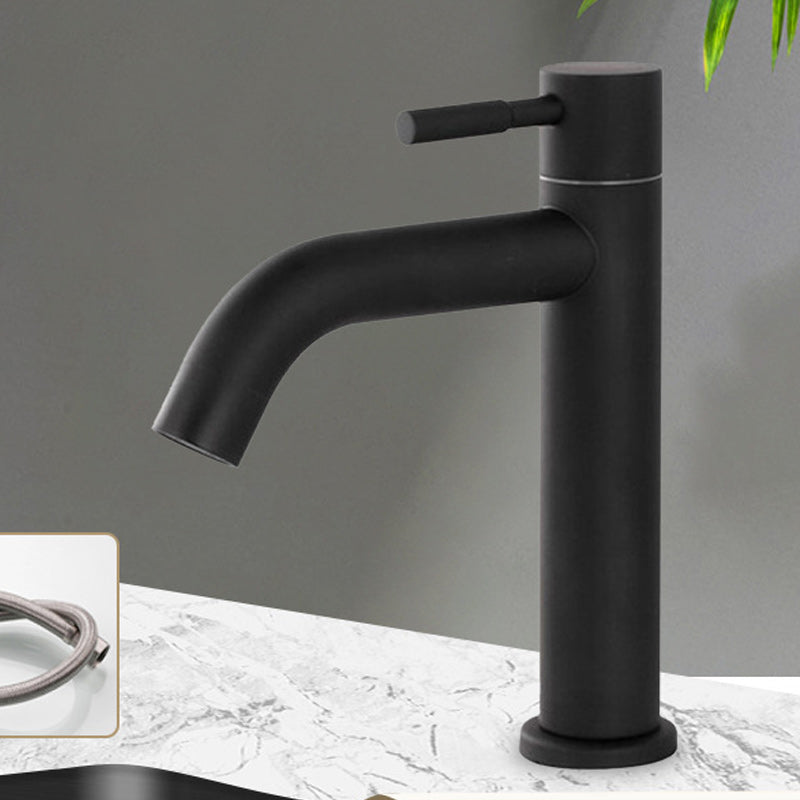 Circular Bathroom Faucet Modern Style Black Sink Faucet with Stainless Steel Clearhalo 'bathroom_sink_faucets' 'Conjuntos de Torneiras de Lavatório e Banheiro' 'home_improvement' 'home_improvement_bathroom_sink_faucets' 'Mobiliário Doméstico' 'Página inicial' 'Renovação e equipamento de casa de banho' 'Torneira para lavatório de banheiro' 7318575