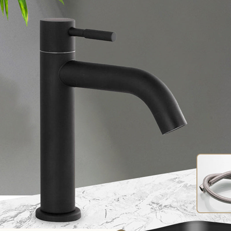 Circular Bathroom Faucet Modern Style Black Sink Faucet with Stainless Steel Clearhalo 'bathroom_sink_faucets' 'Conjuntos de Torneiras de Lavatório e Banheiro' 'home_improvement' 'home_improvement_bathroom_sink_faucets' 'Mobiliário Doméstico' 'Página inicial' 'Renovação e equipamento de casa de banho' 'Torneira para lavatório de banheiro' 7318577