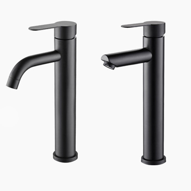 Circular Bathroom Faucet Modern Style Black Sink Faucet with Stainless Steel Clearhalo 'bathroom_sink_faucets' 'Conjuntos de Torneiras de Lavatório e Banheiro' 'home_improvement' 'home_improvement_bathroom_sink_faucets' 'Mobiliário Doméstico' 'Página inicial' 'Renovação e equipamento de casa de banho' 'Torneira para lavatório de banheiro' 7318589