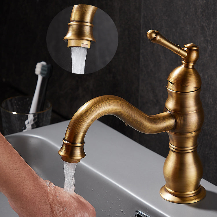 Traditional Wide Spread Bathroom Faucet Lever Handles Centerset Faucet Clearhalo 'Accueil' 'Amélioration Domiciliaire' 'bathroom_sink_faucets' 'Ensembles de Lavabo & de Robinet de Toilette' 'home_improvement' 'home_improvement_bathroom_sink_faucets' 'Robinet de Lavabo de Salle de Bain' 'Rénovation et Équipement de Salle de Bain' 7318602