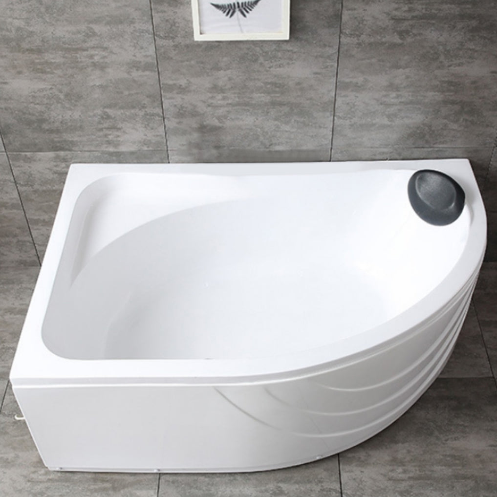 Modern White Corner Bath Acrylic Center-Back Soaking Bathtub Tub Clearhalo 'Bathroom Remodel & Bathroom Fixtures' 'Bathtubs' 'Home Improvement' 'home_improvement' 'home_improvement_bathtubs' 'Showers & Bathtubs' 7319782