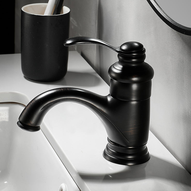 Traditional Wide Spread Bathroom Faucet Lever Handles Lavatory Faucet Clearhalo 'bathroom_sink_faucets' 'Conjuntos de Torneiras de Lavatório e Banheiro' 'home_improvement' 'home_improvement_bathroom_sink_faucets' 'Mobiliário Doméstico' 'Página inicial' 'Renovação e equipamento de casa de banho' 'Torneira para lavatório de banheiro' 7329577