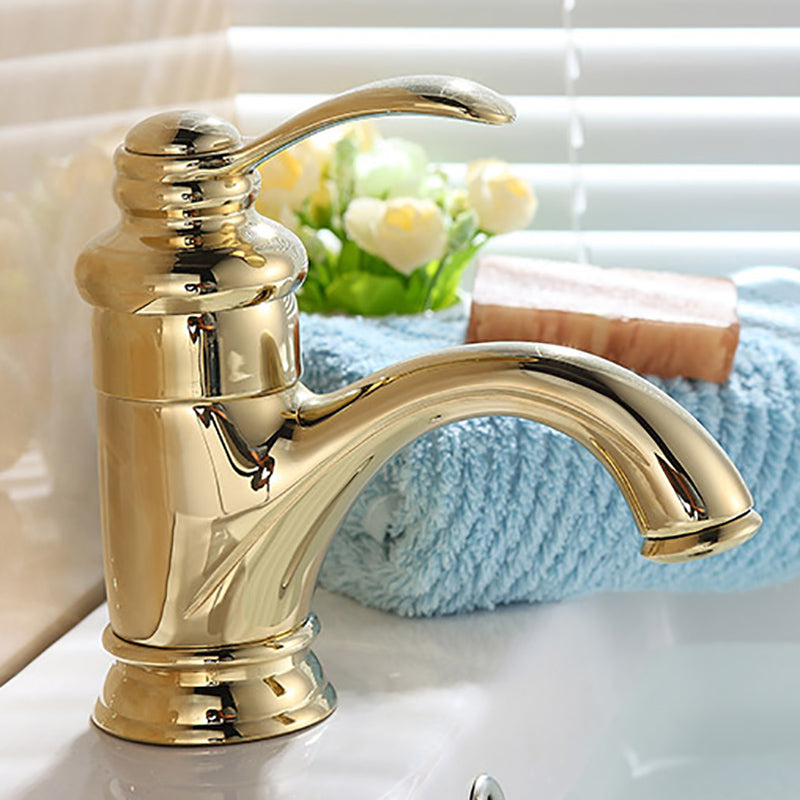 Traditional Wide Spread Bathroom Faucet Lever Handles Lavatory Faucet Ouro 5.9" Clearhalo 'bathroom_sink_faucets' 'Conjuntos de Torneiras de Lavatório e Banheiro' 'home_improvement' 'home_improvement_bathroom_sink_faucets' 'Mobiliário Doméstico' 'Página inicial' 'Renovação e equipamento de casa de banho' 'Torneira para lavatório de banheiro' 7329578