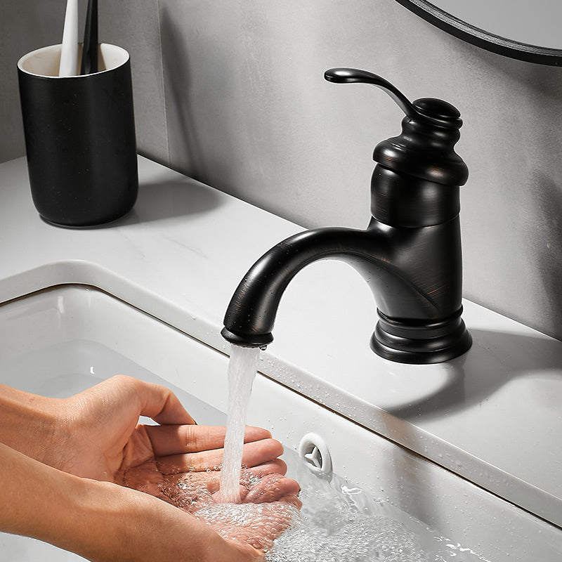 Traditional Wide Spread Bathroom Faucet Lever Handles Lavatory Faucet Preto 5.9" Clearhalo 'bathroom_sink_faucets' 'Conjuntos de Torneiras de Lavatório e Banheiro' 'home_improvement' 'home_improvement_bathroom_sink_faucets' 'Mobiliário Doméstico' 'Página inicial' 'Renovação e equipamento de casa de banho' 'Torneira para lavatório de banheiro' 7329580