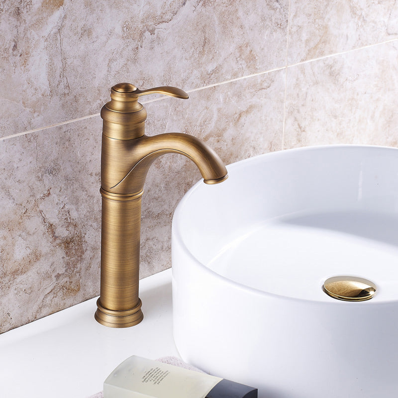 Traditional Wide Spread Bathroom Faucet Lever Handles Lavatory Faucet Latão Antigo 12.6" Clearhalo 'bathroom_sink_faucets' 'Conjuntos de Torneiras de Lavatório e Banheiro' 'home_improvement' 'home_improvement_bathroom_sink_faucets' 'Mobiliário Doméstico' 'Página inicial' 'Renovação e equipamento de casa de banho' 'Torneira para lavatório de banheiro' 7329582