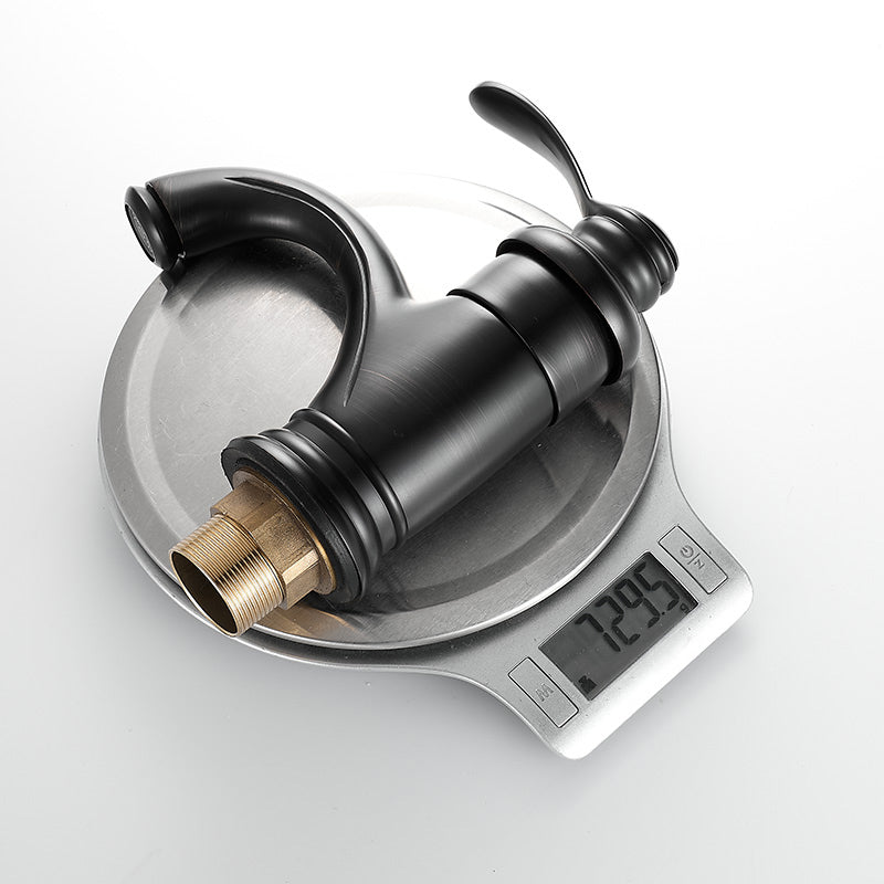 Traditional Wide Spread Bathroom Faucet Lever Handles Lavatory Faucet Clearhalo 'bathroom_sink_faucets' 'Conjuntos de Torneiras de Lavatório e Banheiro' 'home_improvement' 'home_improvement_bathroom_sink_faucets' 'Mobiliário Doméstico' 'Página inicial' 'Renovação e equipamento de casa de banho' 'Torneira para lavatório de banheiro' 7329583