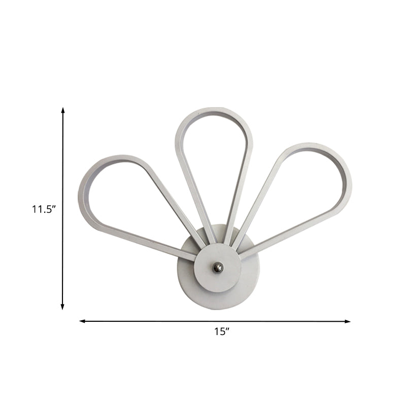 Clover Shaped Bedroom Wall Mount Lighting Acrylic LED Modernist Wall Sconce Lamp in White Clearhalo 'Modern wall lights' 'Modern' 'Wall Lamps & Sconces' 'Wall Lights' Lighting' 733367