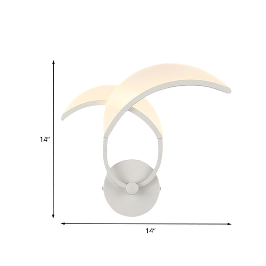 White Double Curved Linear Wall Lighting Minimalist LED Metallic Wall Mount Sconce in Warm/White Light with Meniscus Acrylic Shade Clearhalo 'Cast Iron' 'Glass' 'Industrial' 'Modern wall lights' 'Modern' 'Tiffany' 'Traditional wall lights' 'Wall Lamps & Sconces' 'Wall Lights' Lighting' 733917