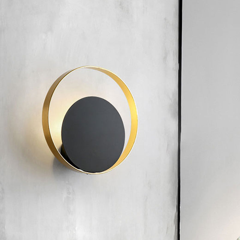 Metallic Round Sconce Light Fixture Modernist 1-Head LED Wall Lamp in Black and Gold for Corner Black-Gold Clearhalo 'Cast Iron' 'Glass' 'Industrial' 'Modern wall lights' 'Modern' 'Tiffany' 'Traditional wall lights' 'Wall Lamps & Sconces' 'Wall Lights' Lighting' 734699