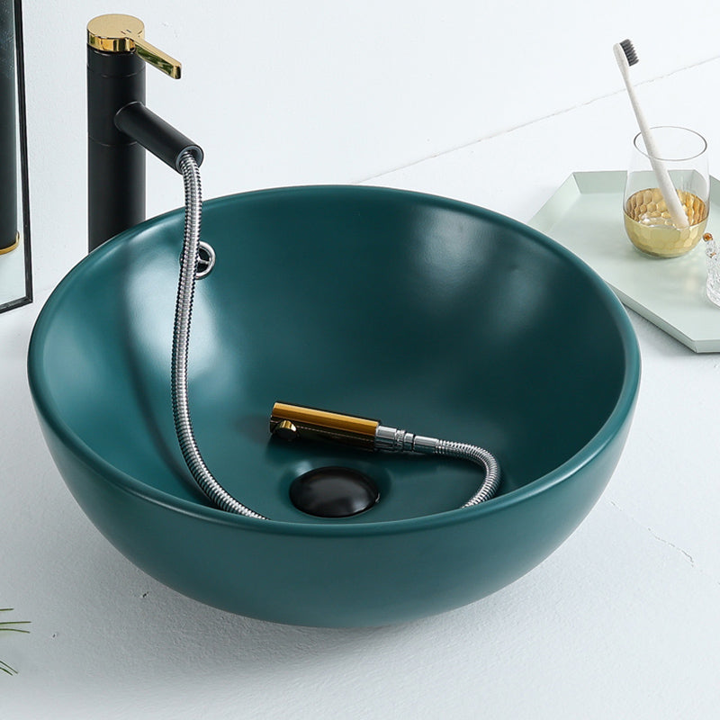 Modern Bathroom Sink with Pop-Up Drain Porcelain Round Vessel Lavatory Sink Clearhalo 'Bathroom Remodel & Bathroom Fixtures' 'Bathroom Sinks & Faucet Components' 'Bathroom Sinks' 'bathroom_sink' 'Home Improvement' 'home_improvement' 'home_improvement_bathroom_sink' 7353001