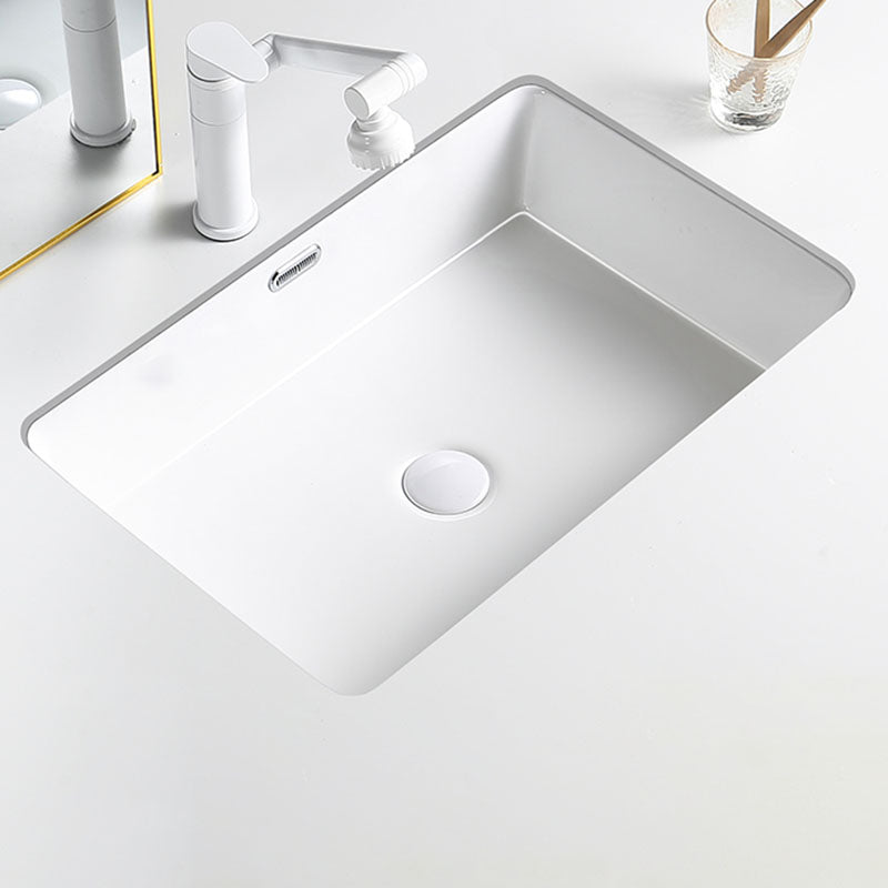 Modern Undermount Bathroom Sink Porcelain with Pop-Up Drain Basin Sink 24"L x 16"W x 7"H Sink with Faucet Clearhalo 'Bathroom Remodel & Bathroom Fixtures' 'Bathroom Sinks & Faucet Components' 'Bathroom Sinks' 'bathroom_sink' 'Home Improvement' 'home_improvement' 'home_improvement_bathroom_sink' 7362428