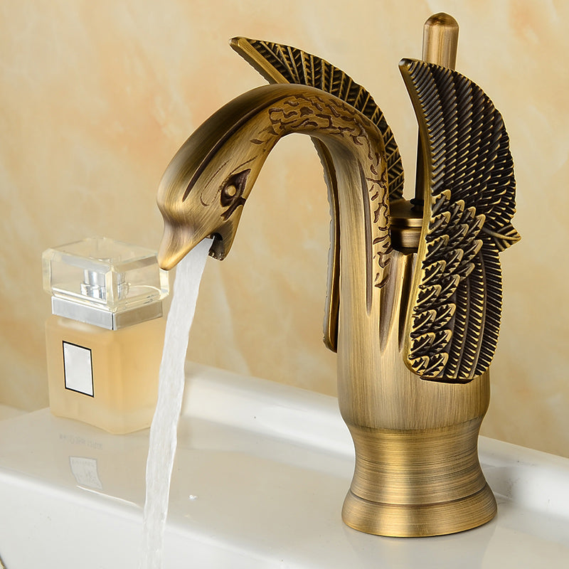 Traditional Wide Spread Bathroom Faucet 1-Handle Lavatory Faucet Clearhalo 'Bathroom Remodel & Bathroom Fixtures' 'Bathroom Sink Faucets' 'Bathroom Sinks & Faucet Components' 'bathroom_sink_faucets' 'Home Improvement' 'home_improvement' 'home_improvement_bathroom_sink_faucets' 7364768