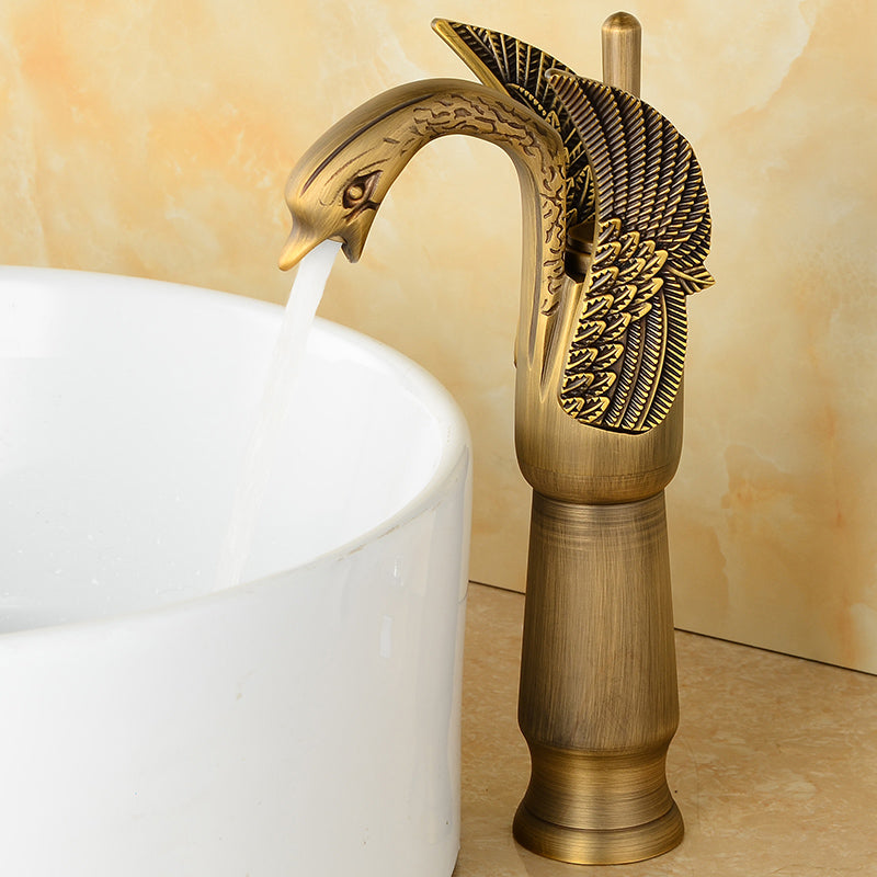 Traditional Wide Spread Bathroom Faucet 1-Handle Lavatory Faucet Clearhalo 'Bathroom Remodel & Bathroom Fixtures' 'Bathroom Sink Faucets' 'Bathroom Sinks & Faucet Components' 'bathroom_sink_faucets' 'Home Improvement' 'home_improvement' 'home_improvement_bathroom_sink_faucets' 7364772