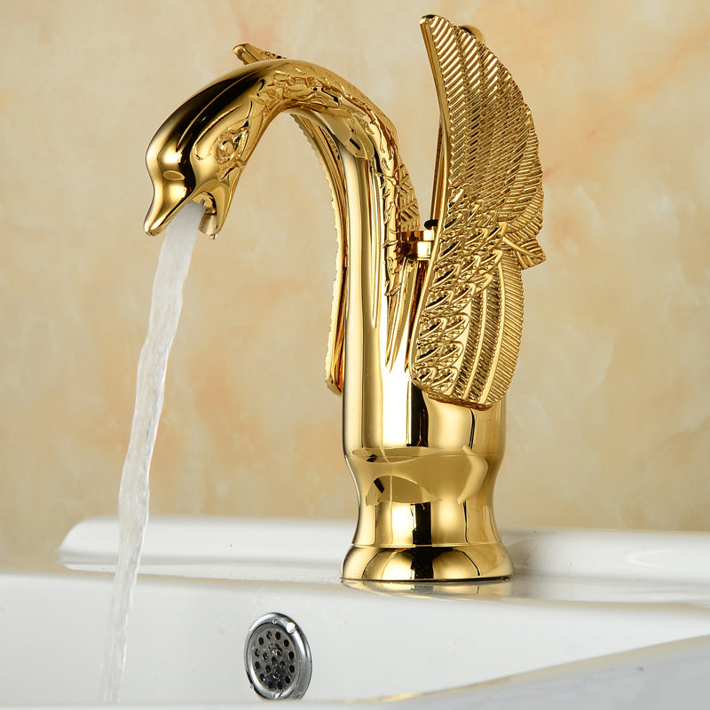 Traditional Wide Spread Bathroom Faucet 1-Handle Lavatory Faucet Gold 7.5" Clearhalo 'Bathroom Remodel & Bathroom Fixtures' 'Bathroom Sink Faucets' 'Bathroom Sinks & Faucet Components' 'bathroom_sink_faucets' 'Home Improvement' 'home_improvement' 'home_improvement_bathroom_sink_faucets' 7364786