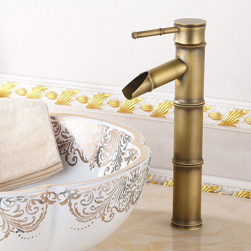 Vintage Wide Spread Bathroom Faucet 1-Handle Lavatory Faucet 11.8" Ferme Campagne Supply Lines Not Included Clearhalo 'Accueil' 'Amélioration Domiciliaire' 'bathroom_sink_faucets' 'Ensembles de Lavabo & de Robinet de Toilette' 'home_improvement' 'home_improvement_bathroom_sink_faucets' 'Robinet de Lavabo de Salle de Bain' 'Rénovation et Équipement de Salle de Bain' 7364792
