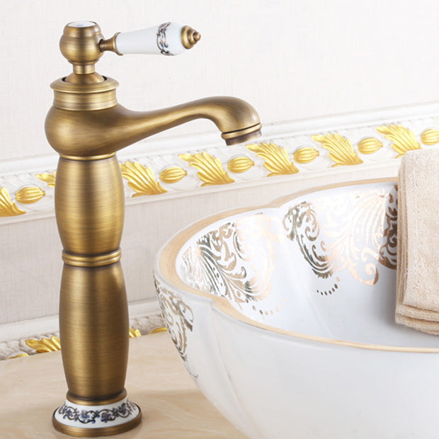 Country Wide Spread Bathroom Faucet Vintage Vanity Sink Faucet Clearhalo 'bathroom_sink_faucets' 'Conjunta de Baño y Conjunta de Grifo' 'Coronamiento de Baño y Dispositivo de Baño' 'Grifo del lavabo del baño' 'Hogar' 'home_improvement' 'home_improvement_bathroom_sink_faucets' 'Mejoras para el hogar' 7368829