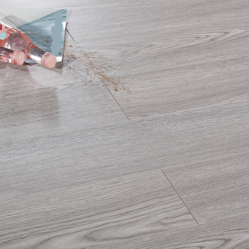 Laminate Flooring Wooden Click-clock Scratch Resistant Laminate Flooring Light Gray Clearhalo 'Flooring 'Home Improvement' 'home_improvement' 'home_improvement_laminate_flooring' 'Laminate Flooring' 'laminate_flooring' Walls and Ceiling' 7377726