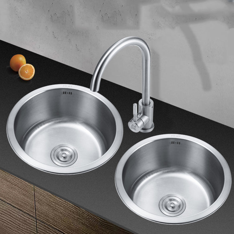 Round Single Bowl Kitchen Sink Stainless Steel Sink with Drain Strainer Kit Clearhalo 'Home Improvement' 'home_improvement' 'home_improvement_kitchen_sinks' 'Kitchen Remodel & Kitchen Fixtures' 'Kitchen Sinks & Faucet Components' 'Kitchen Sinks' 'kitchen_sinks' 7465291
