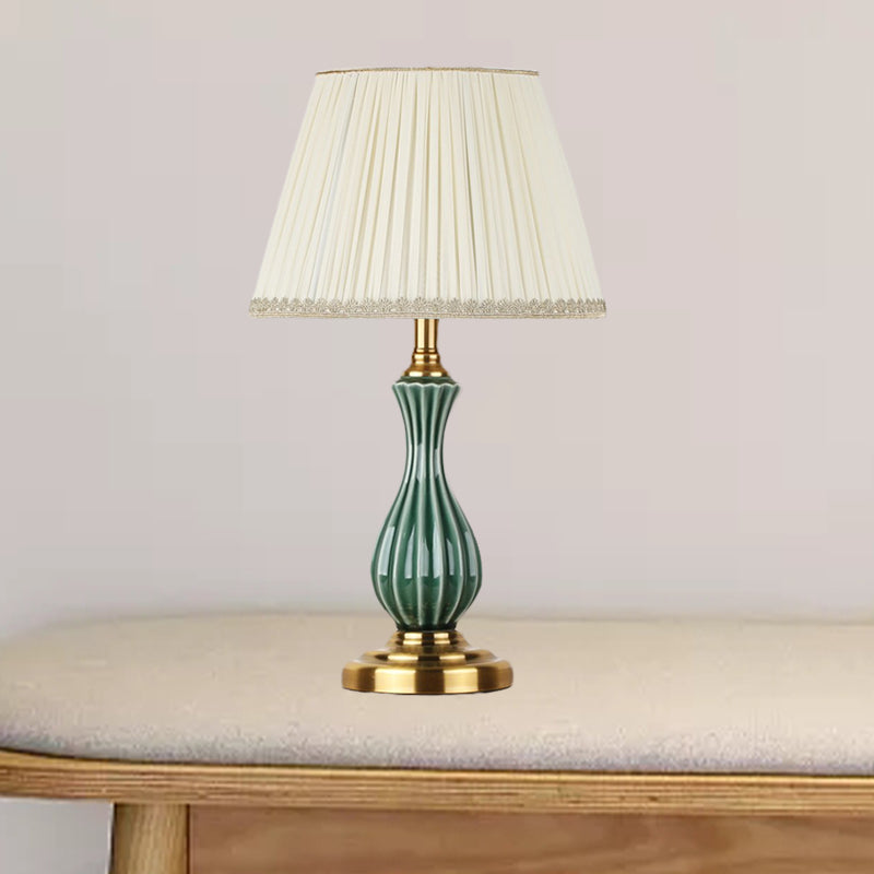 1 Bulb Fabric Table Lamp Traditional White Scalloped/Conic Bedroom Nightstand Lighting with Ceramic Urn-Shaped Base Clearhalo 'Lamps' 'Table Lamps' Lighting' 785315