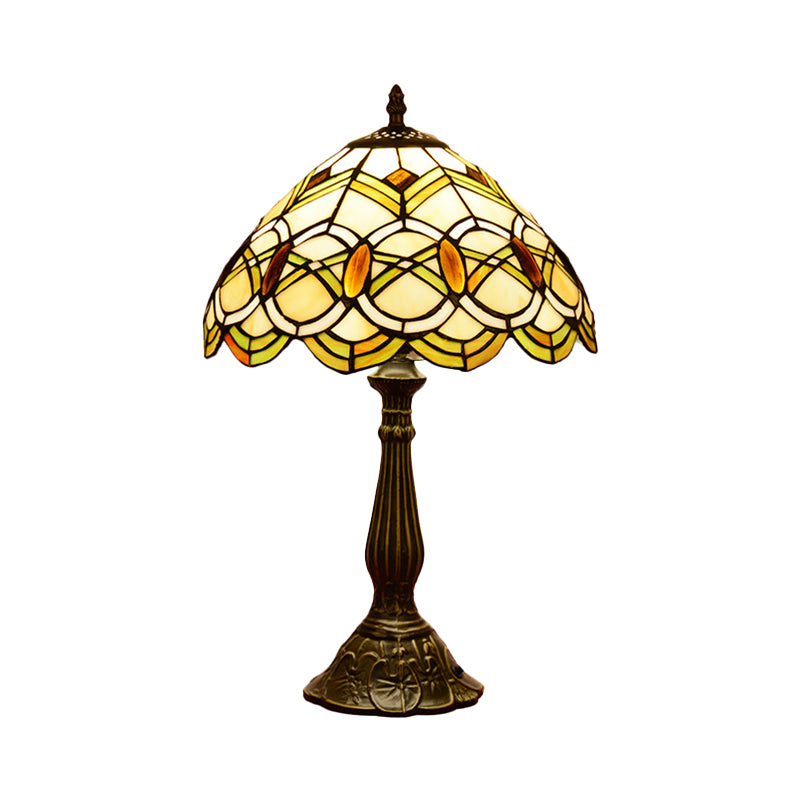 Bronze 1-Light Table Lighting Tiffany Stained Glass Interlocking Circle Pattern Night Light with Scalloped Edge Clearhalo 'Lamps' 'Table Lamps' Lighting' 889269