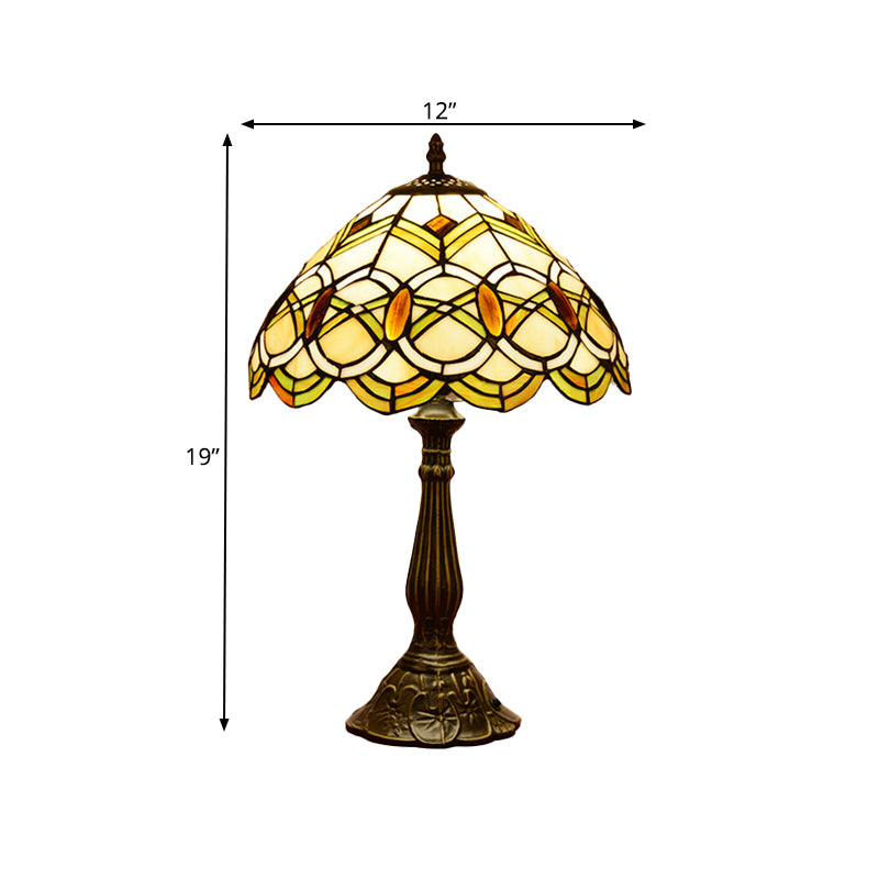 Bronze 1-Light Table Lighting Tiffany Stained Glass Interlocking Circle Pattern Night Light with Scalloped Edge Clearhalo 'Lamps' 'Table Lamps' Lighting' 889270