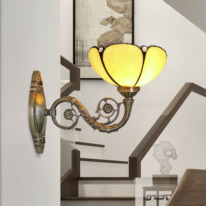 Bronze 1 Light Wall Sconce Light Baroque Beige Glass Scalloped Wall Mounted Lamp with Curved Arm Beige Clearhalo 'Art deco wall lights' 'Cast Iron' 'Glass' 'Industrial' 'Middle century wall lights' 'Modern' 'Tiffany wall lights' 'Tiffany' 'Traditional wall lights' 'Wall Lamps & Sconces' 'Wall Lights' Lighting' 890287