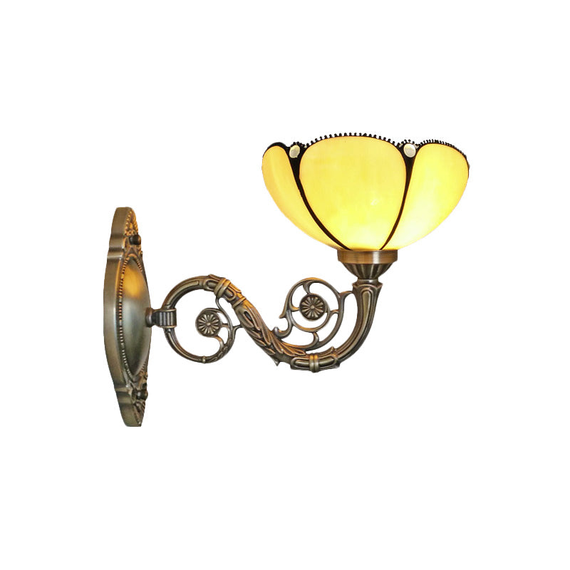 Bronze 1 Light Wall Sconce Light Baroque Beige Glass Scalloped Wall Mounted Lamp with Curved Arm Clearhalo 'Art deco wall lights' 'Cast Iron' 'Glass' 'Industrial' 'Middle century wall lights' 'Modern' 'Tiffany wall lights' 'Tiffany' 'Traditional wall lights' 'Wall Lamps & Sconces' 'Wall Lights' Lighting' 890289