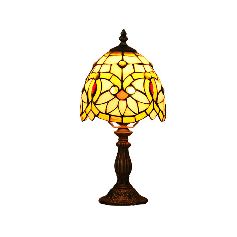 Pink 1 Head Table Lighting Tiffany Style Stained Art Glass Dome Shaped Nightstand Lamp with Floral Pattern Clearhalo 'Lamps' 'Table Lamps' Lighting' 894517