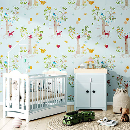 Decorative Non-Pasted Wallpaper Forest and Balloon Non-Woven Wall Decor in Pastel Color for Kid Blue Clearhalo 'Wall Decor' 'Wallpaper' 929366